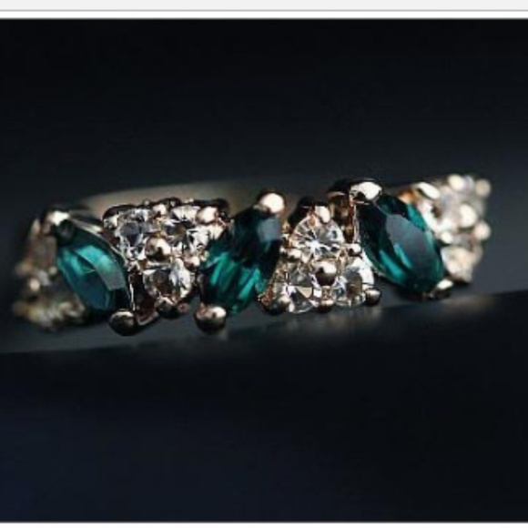 Crystal sweet ring
size 5
Silver tone - Picture 1 of 5